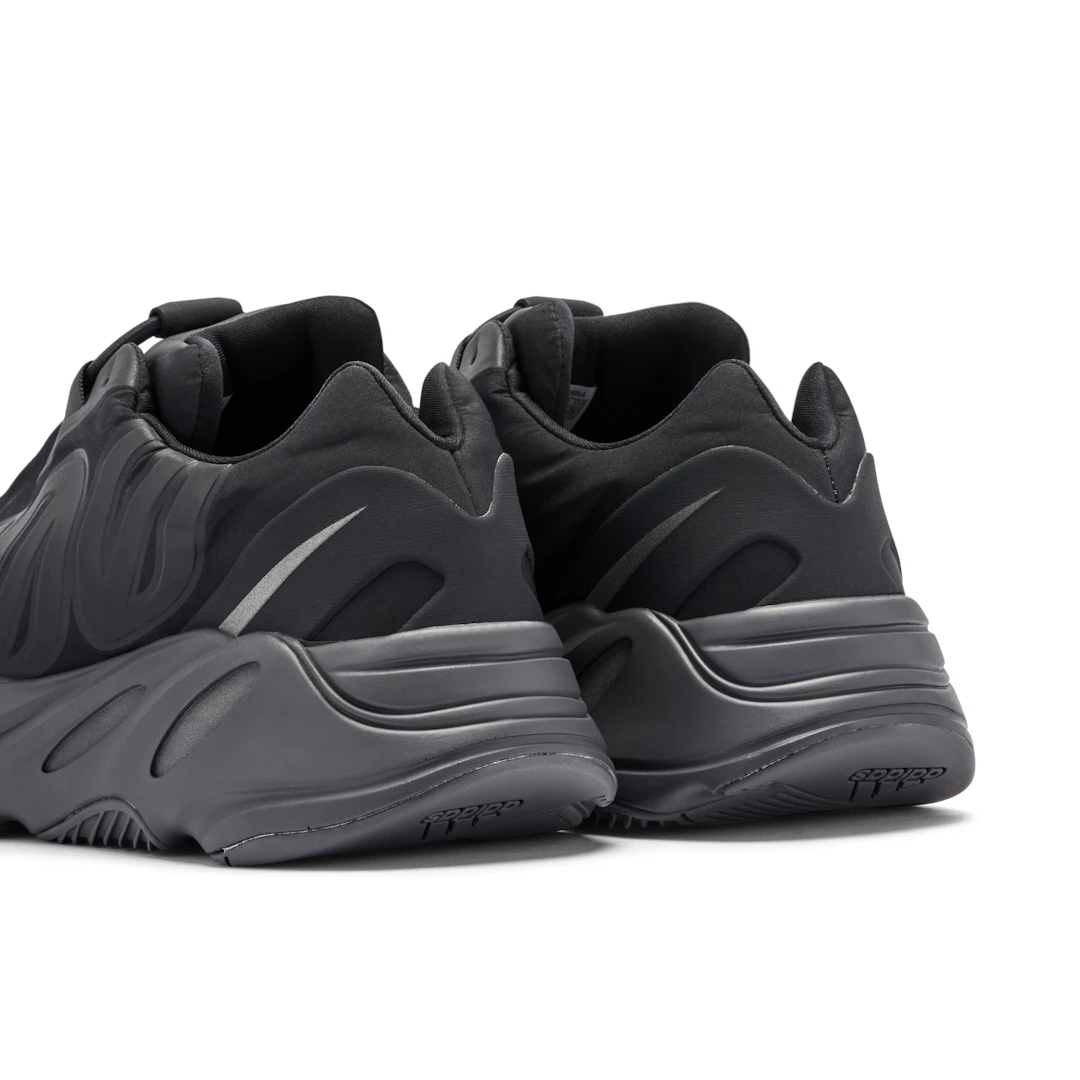 YEEZY 700 MNVN TRIPLE BLACK